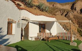 Creatively Designed Cavehouse With Jacuzzi